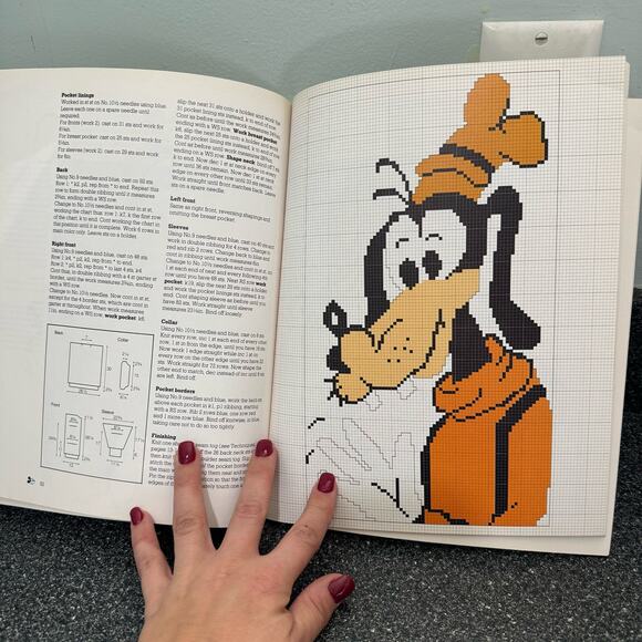 The Disney Book of Knitting by Coss & Robinson 1989 - Picture 8 of 9